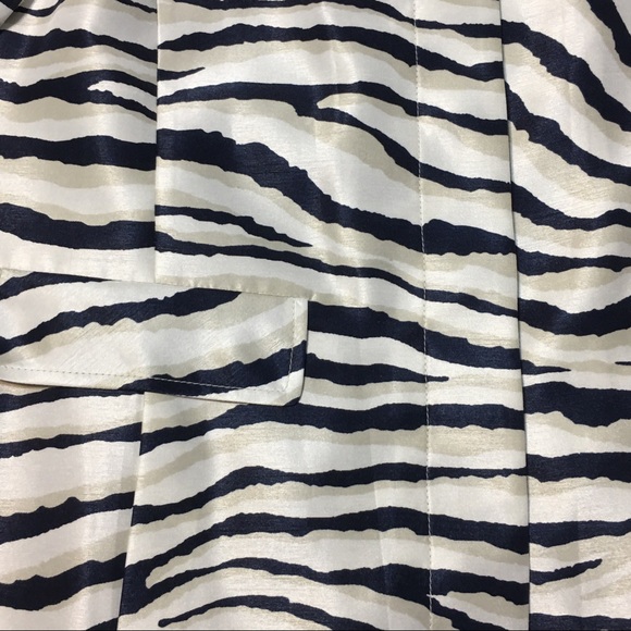 Jones New York Printed Hidden-Button Trench A - Picture 4 of 6